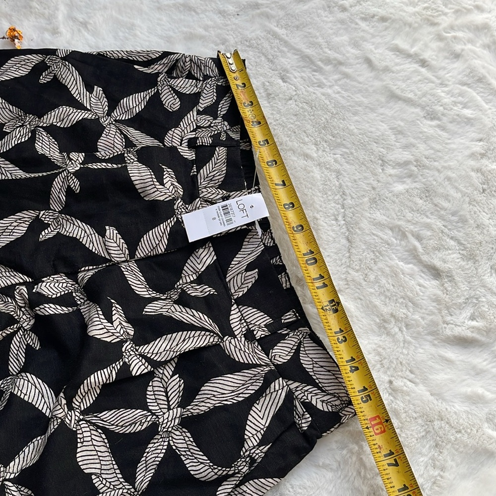 Loft petite pleated shorts in ribbon linen blend - Picture 4 of 7